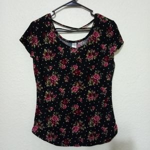 Floral tshirt with cross back